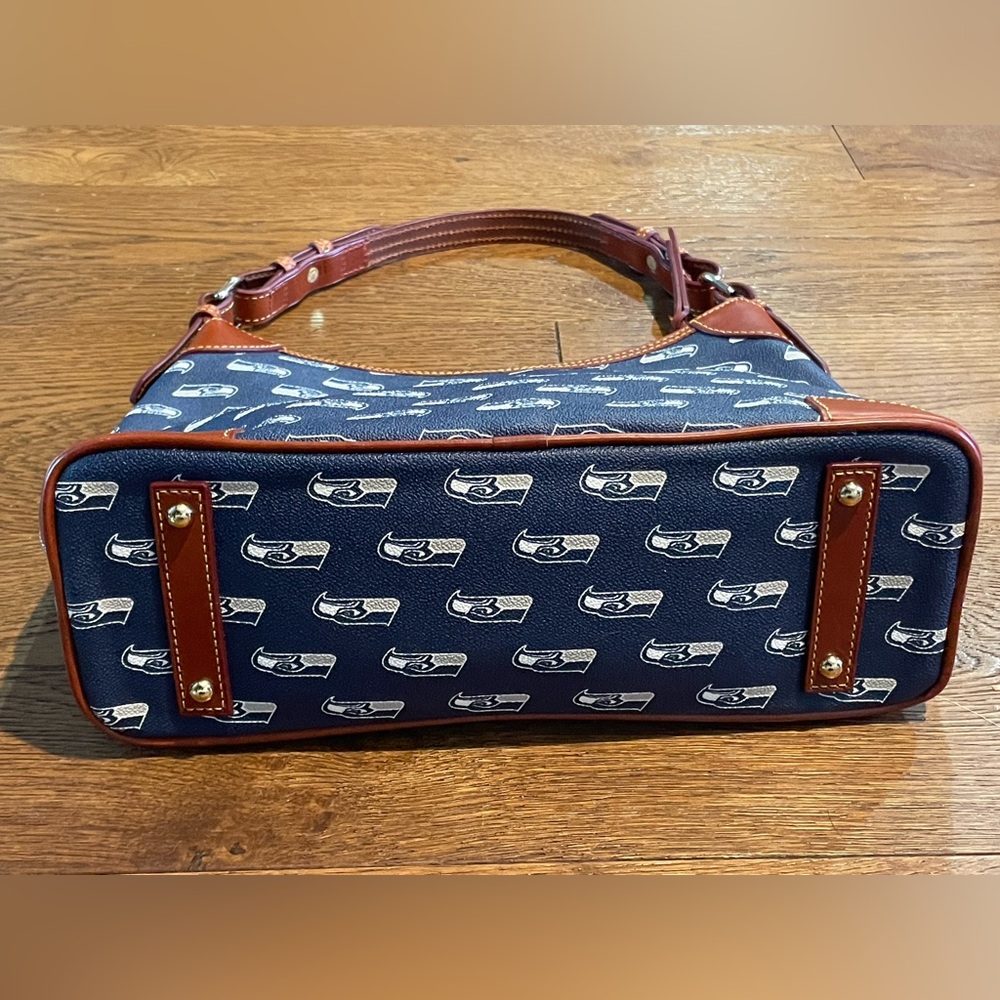 Dooney & Bourke NWOT Seattle Seahawks Game Day Hobo Purse - Picture 4 of 11